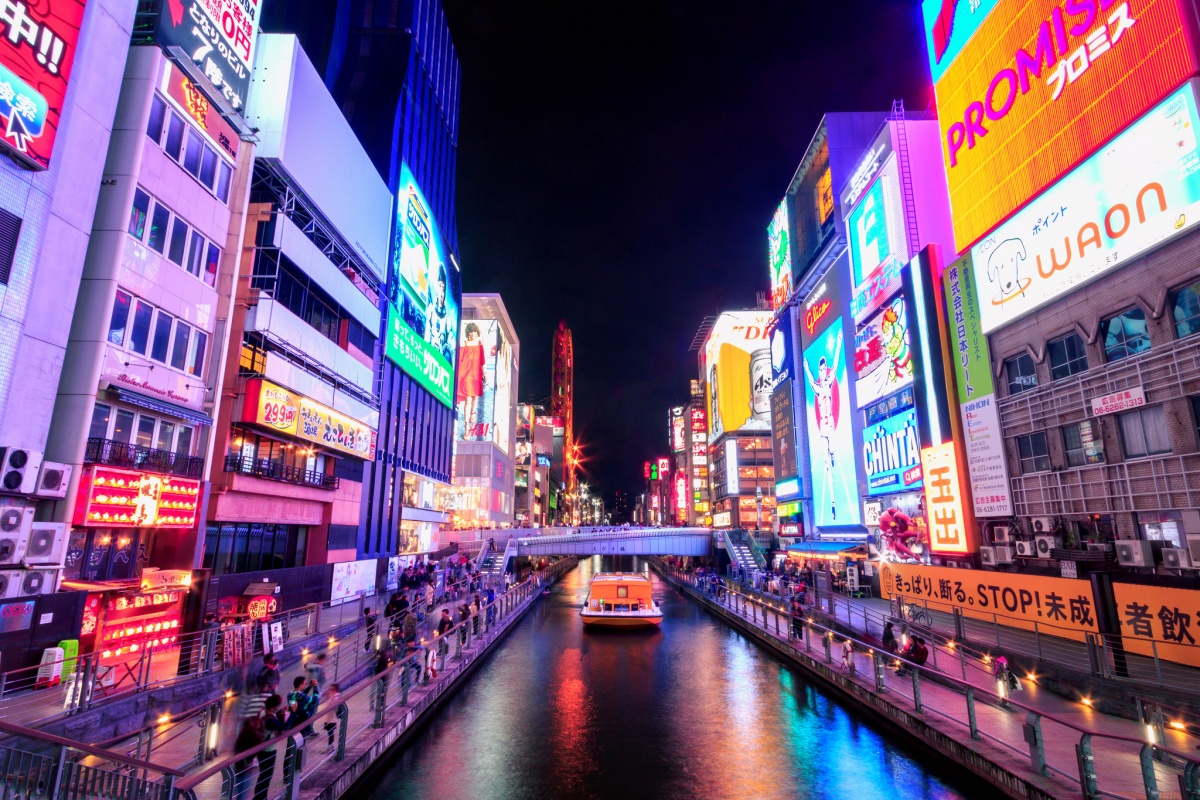 2. ย่านโดทงโบริและชินไซบาชิ (Dotonbori & Shinsaibashi)