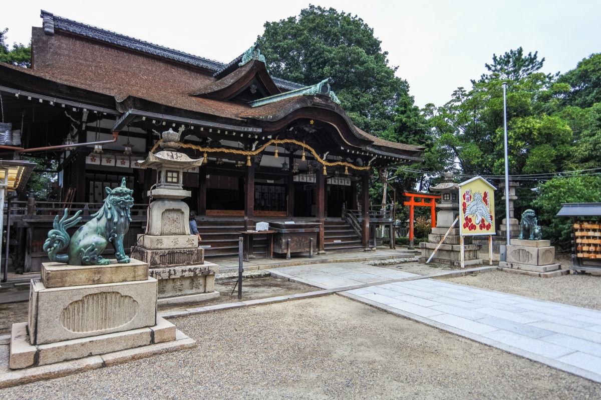 6. ศาลเจ้าเทนมังกุ (Osaka Tenmangu Shrine)