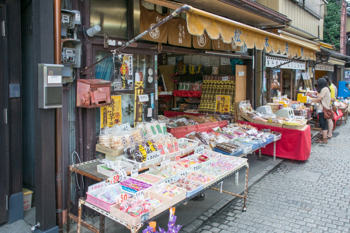ตรอกลูกกวาดคาชิยะ โยโกโชะ (Kashiya yokosho candy street , Candy Alley)