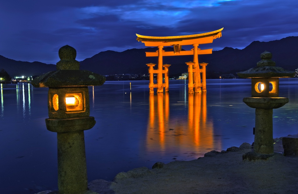 Floating Torii Gate in Miyajima (Hiroshima)