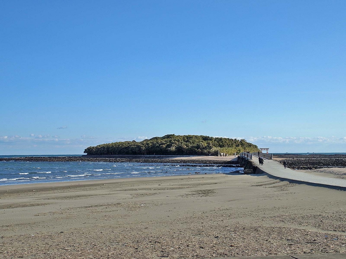 4. เกาะอาโอชิมะ (Aoshima Island)