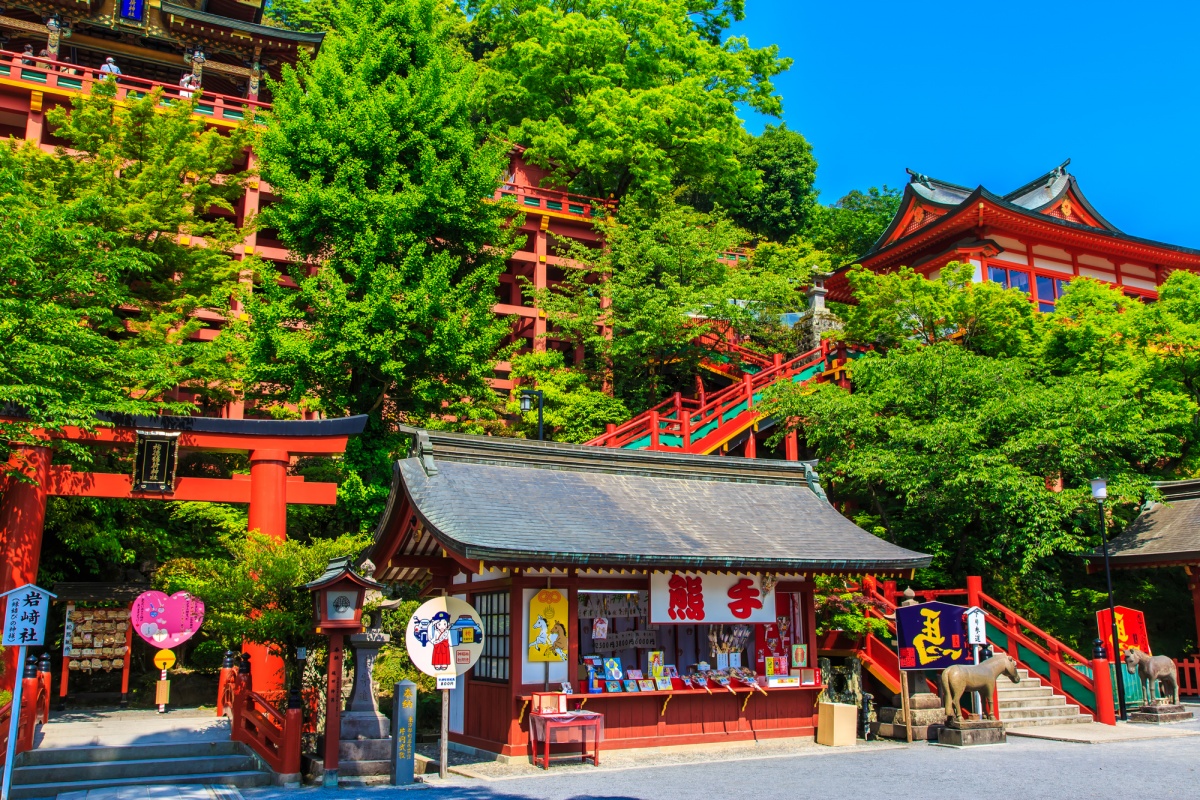 ศาลเจ้ายูโทะคุอินาริ (Yutoku Inari Shrine)