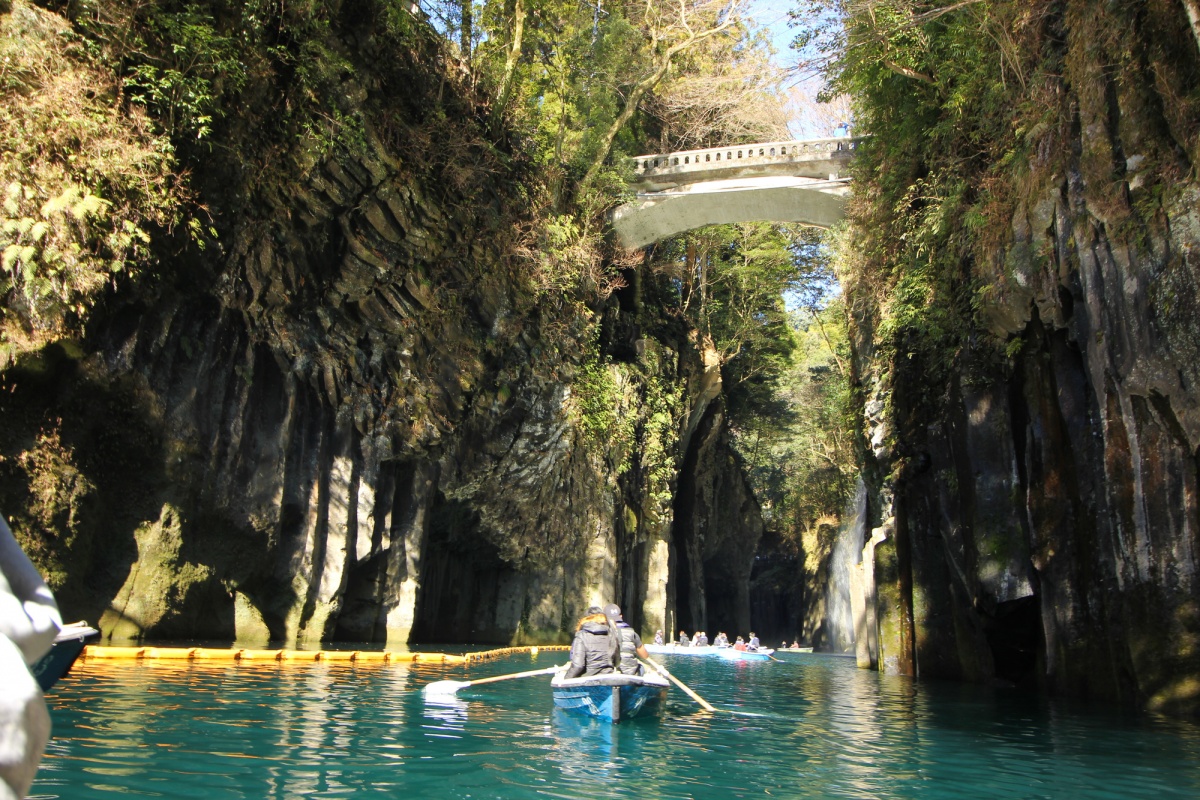 1. หุบเขาทะคะจิโฮะ (Takachiho Gorge)