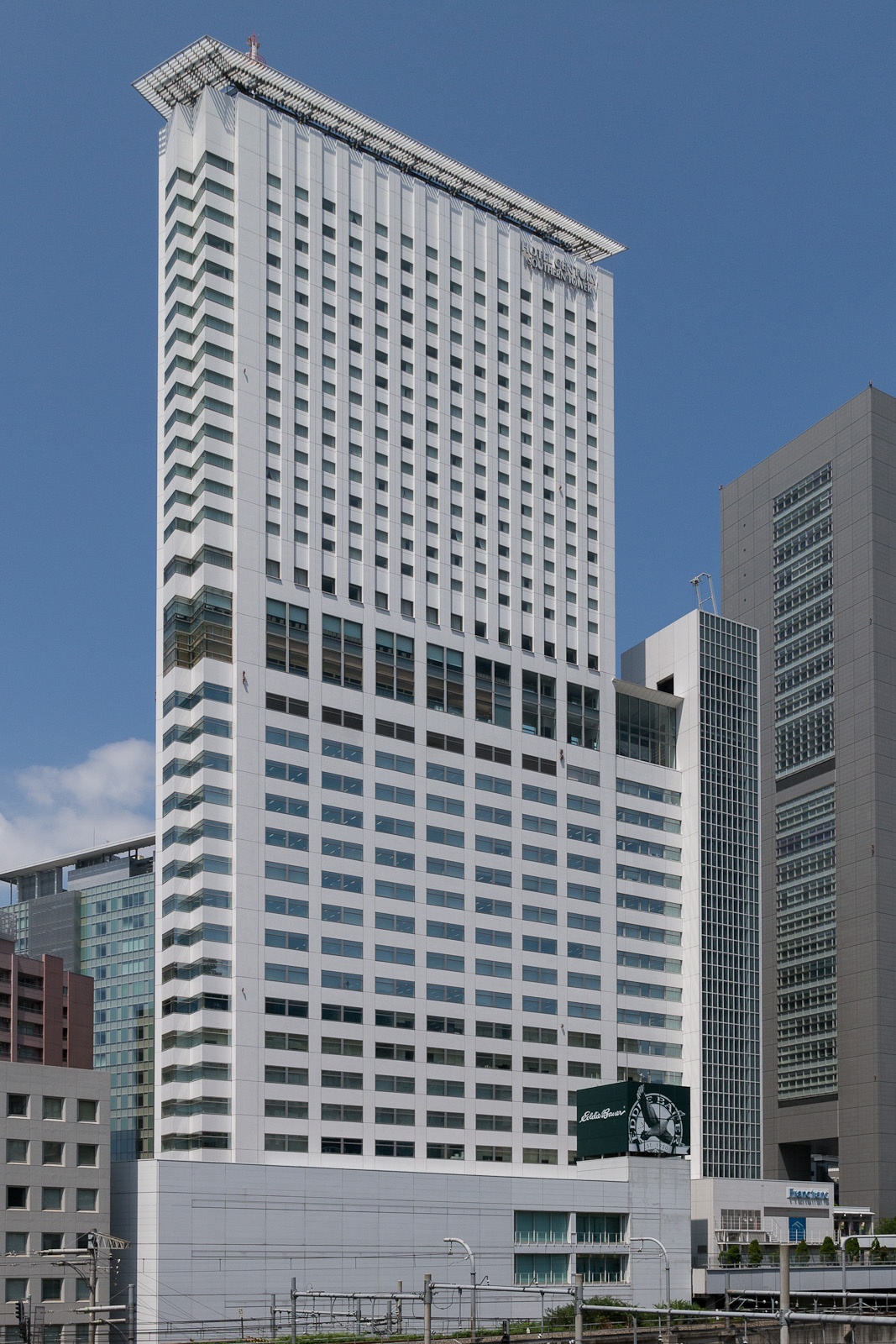9. Odakyu Hotel Century Southern Tower