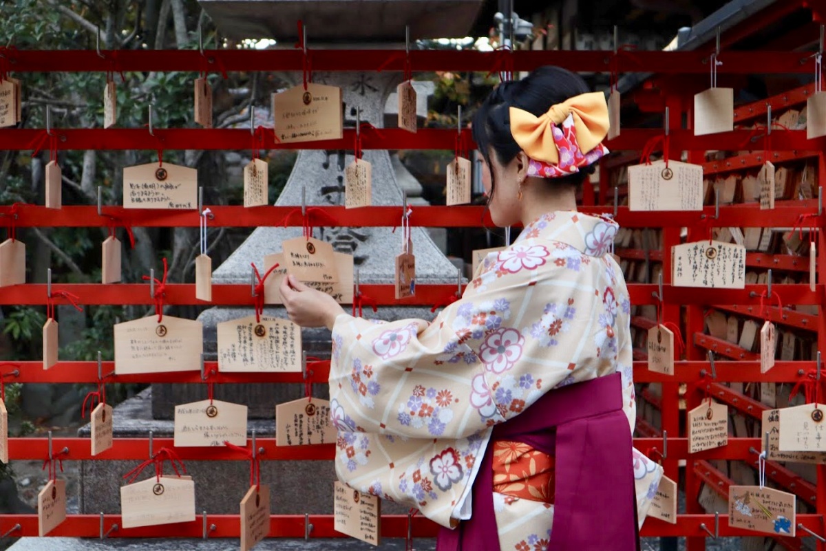 穿上「袴」買張京都一日巴士券外拍去！