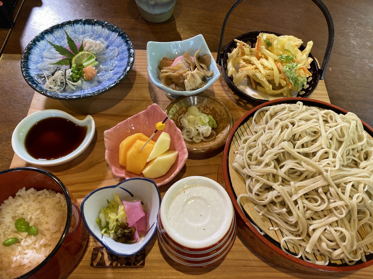 吃溫泉河豚自己動手做八溝蕎麥麵「御前岩物産センター」