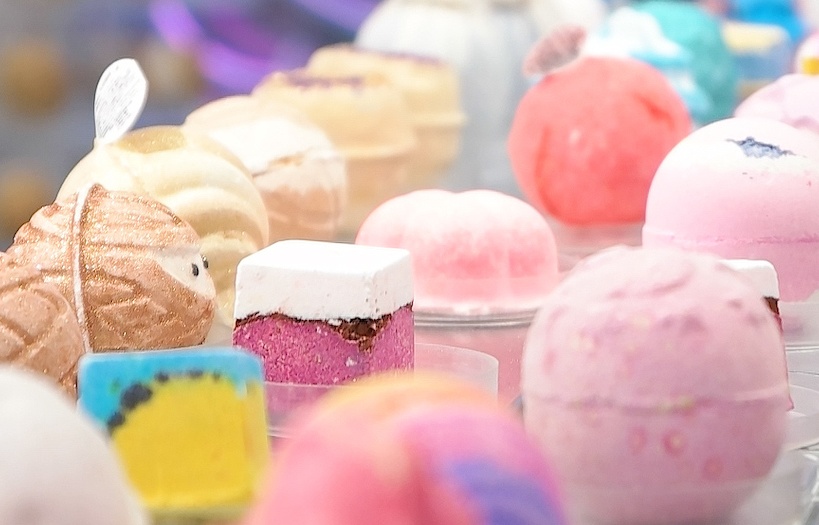 9,000 Bath Bombs at LUSH Harajuku!