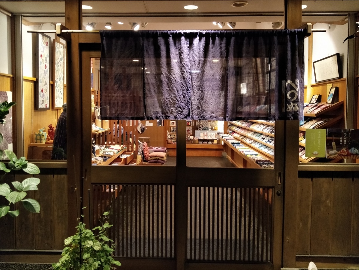 日本傳統手拭巾專賣店「かまわぬ」