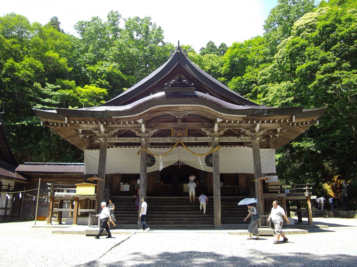 17.) Hike through the winding cedar woods to Togakushi Shrine