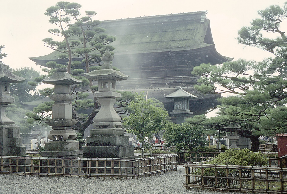 11. Explore the magnificent Zenkō-ji Temple