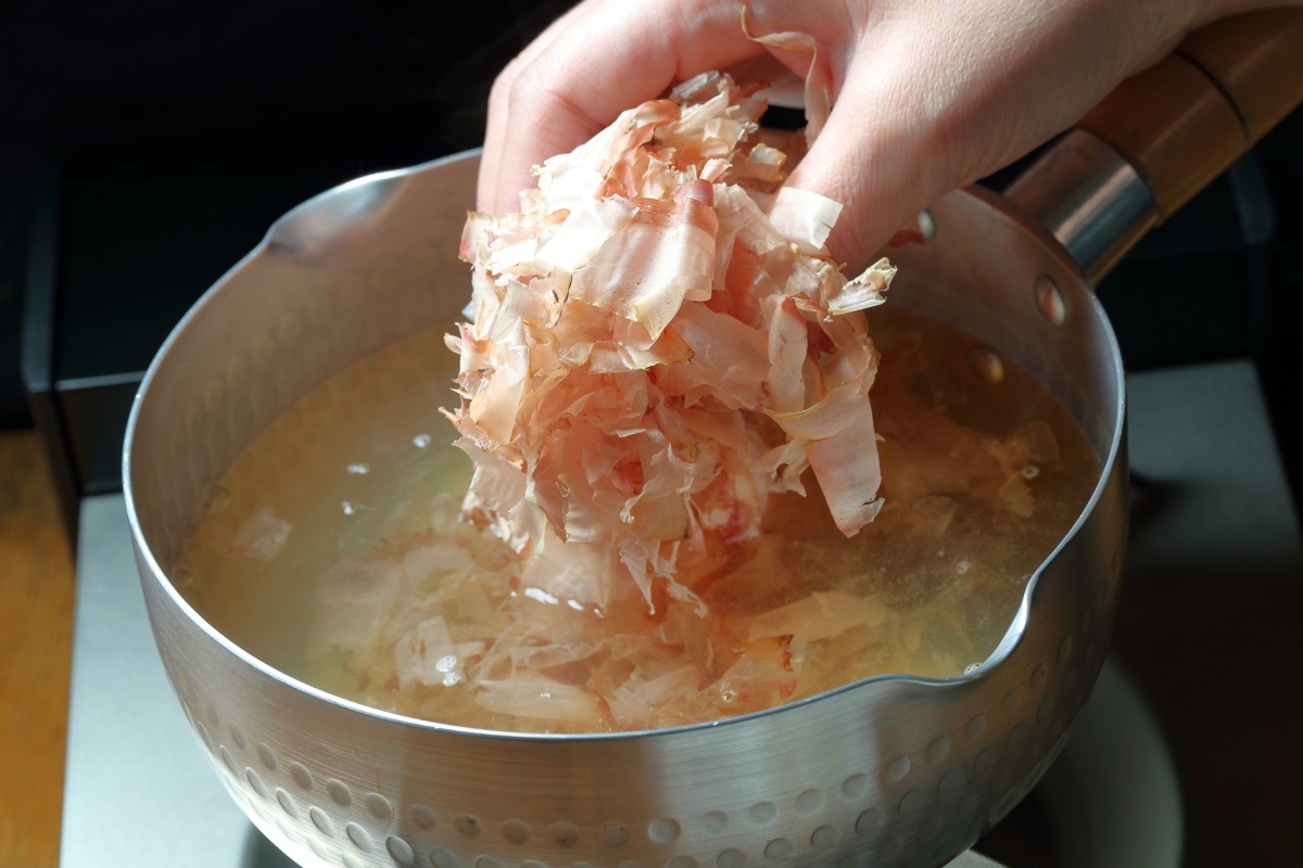 3. คัตสึโอะ บุชิ (Katsuobushi)