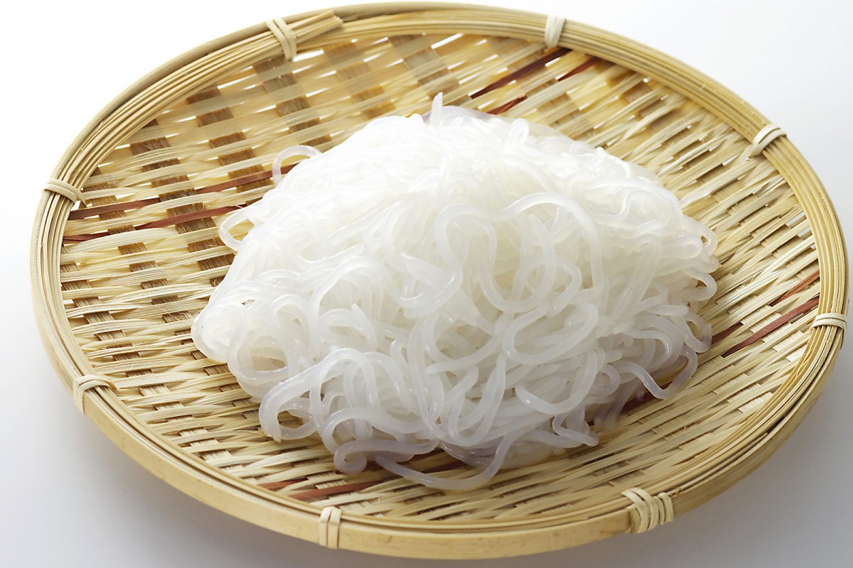 4. เส้นชิราทากิ (shirataki noodle/しらたき麺)