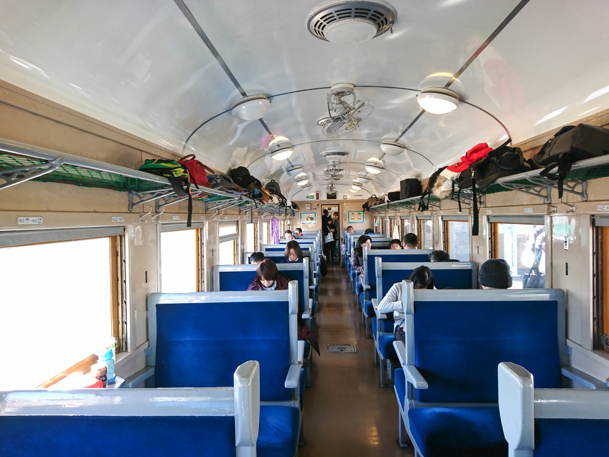 蒸汽火車頭搭配翻新車廂 打造出昭和的鐵道時光