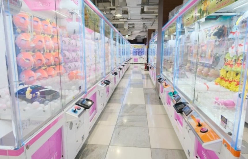 Tokyo Arcade Sets World Record for Crane Games