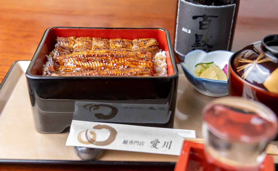【食在東京】值得花上時間等待的「愛川」東西雙拼鰻魚飯