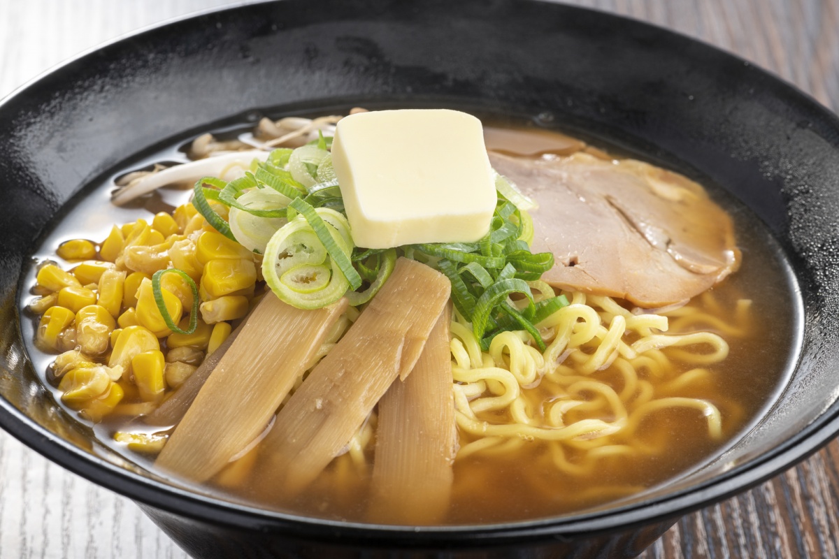 1. กินมิโสะราเม็งสูตรดั้งเดิมของฮอกไกโดที่ตรอกราเม็งซัปโปโร (Sapporo Ramen Yokocho)