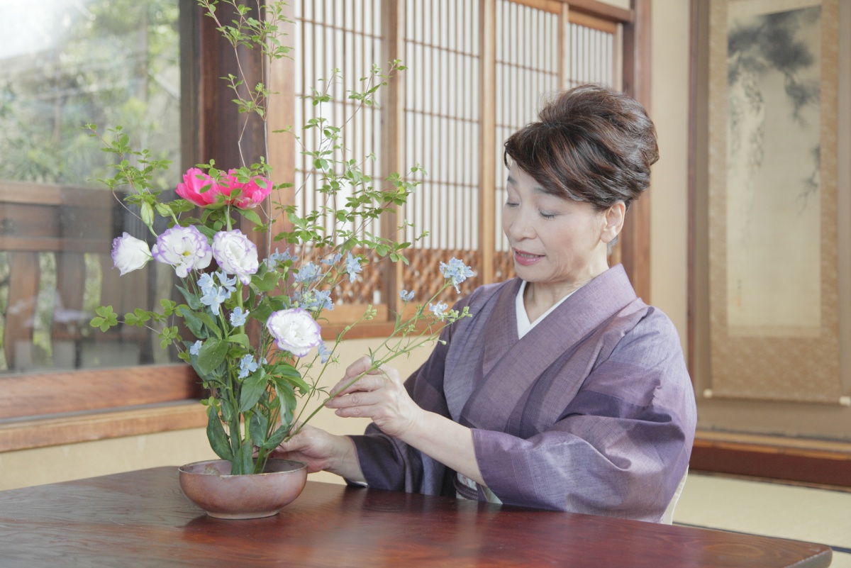 11 อิเคบานะ (Ikebana) หรือการจัดดอกไม้