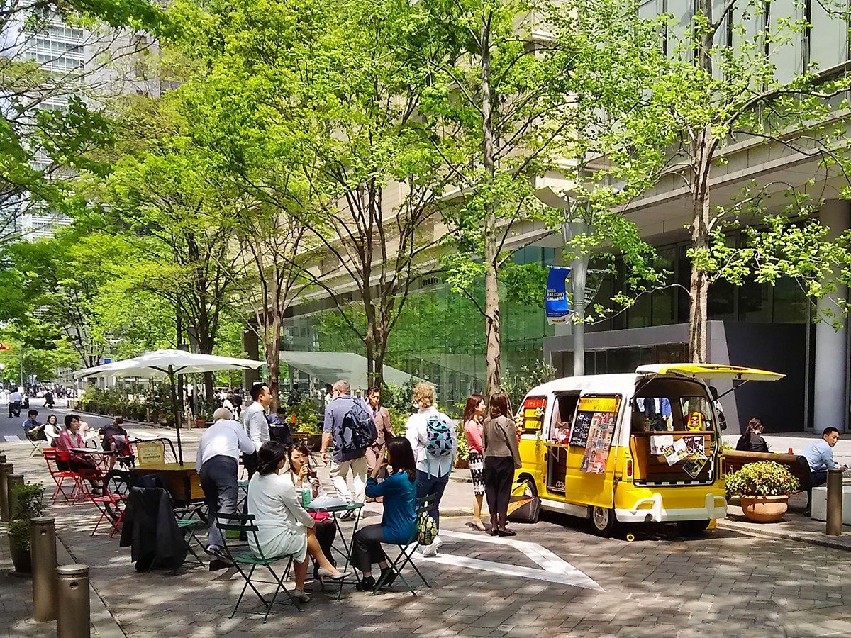 2. ถนนมารุโนะอุจิ Urban Terrace (Marunouchi Naka-dori Urban Terrace)