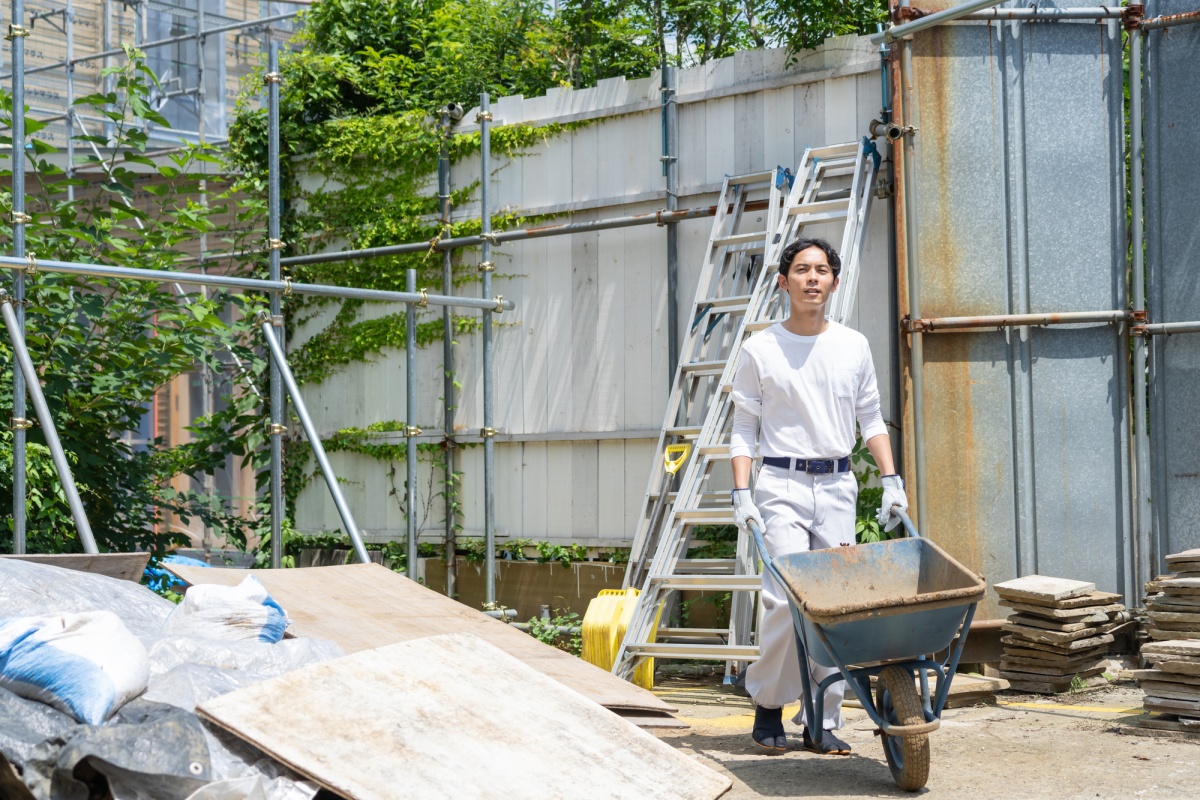 9. แรงงานโรงงานอุตสาหกรรม และงานก่อสร้าง（工業員・建設業）