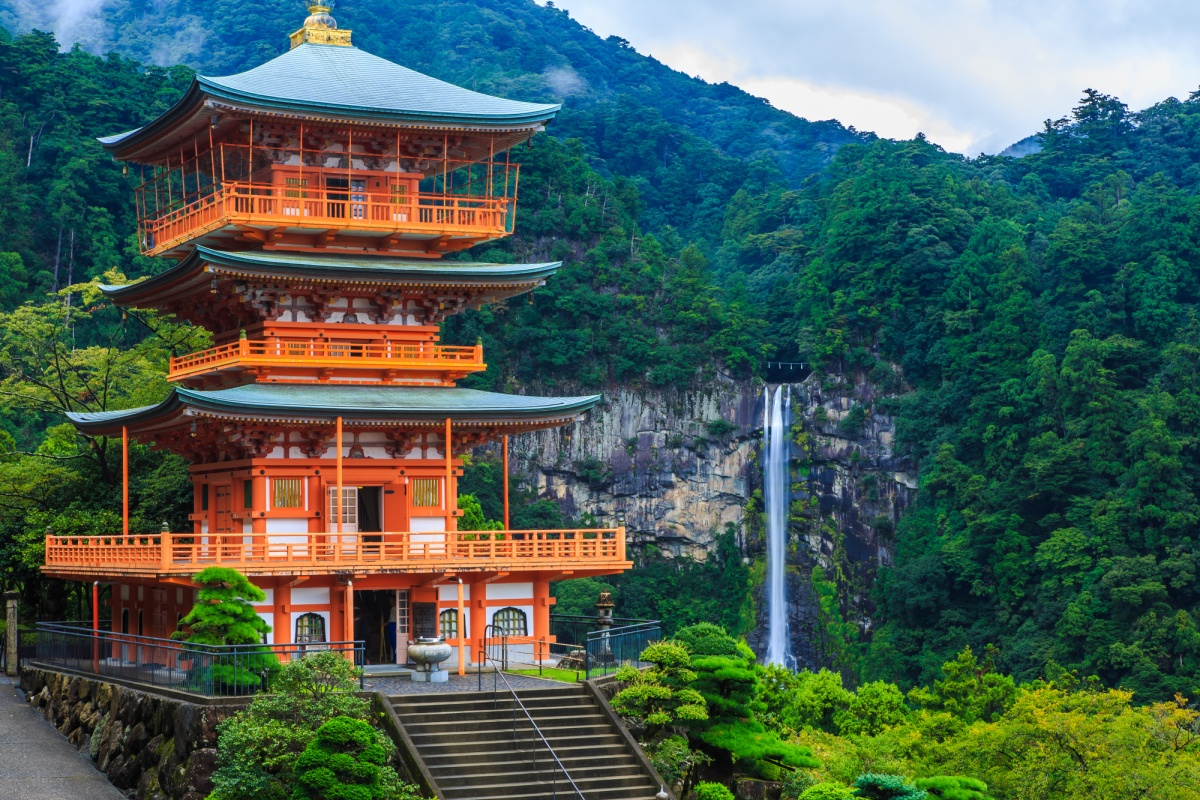 14. น้ำตกนาชิ จังหวัดวากายามะ (Nachi Falls, Wakayama)