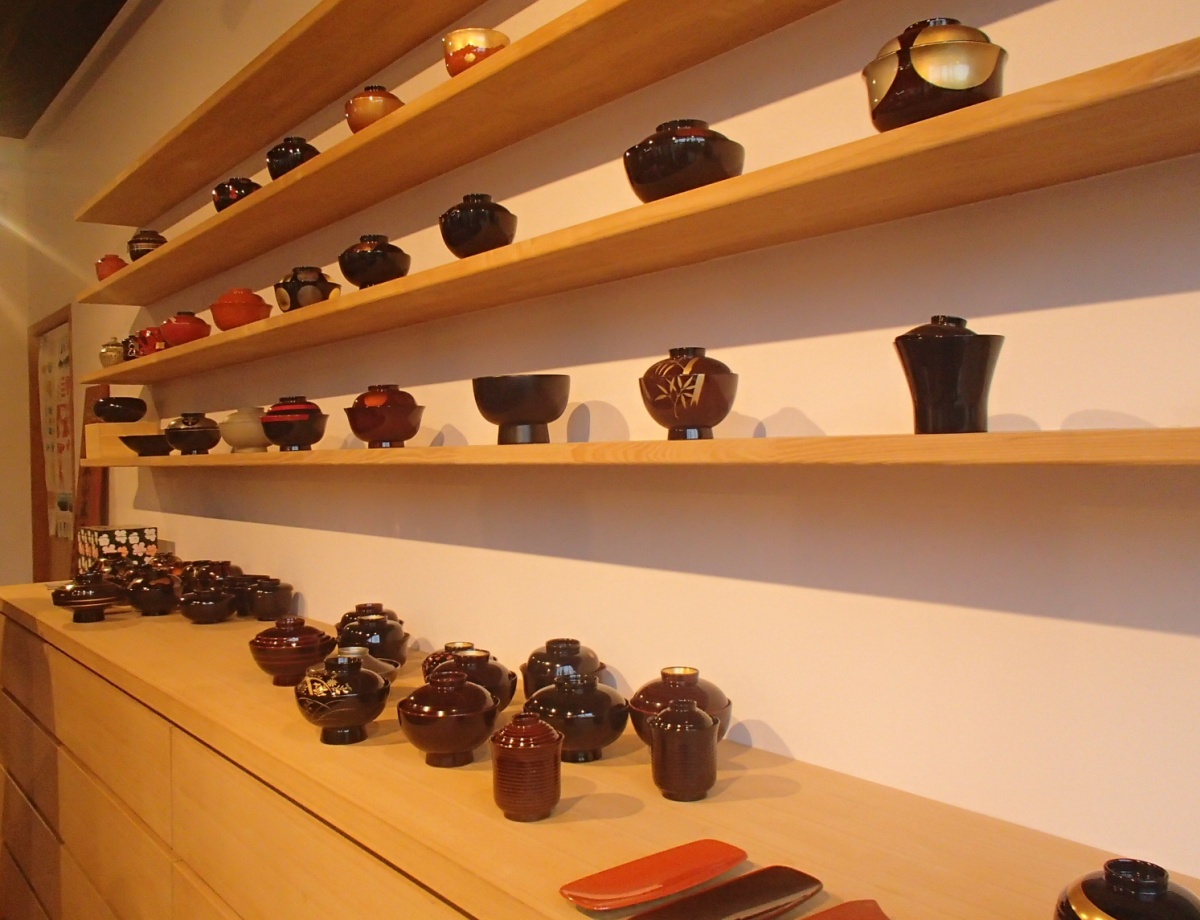 Starting from Scratch: Local Lacquerware and Writing Sutras