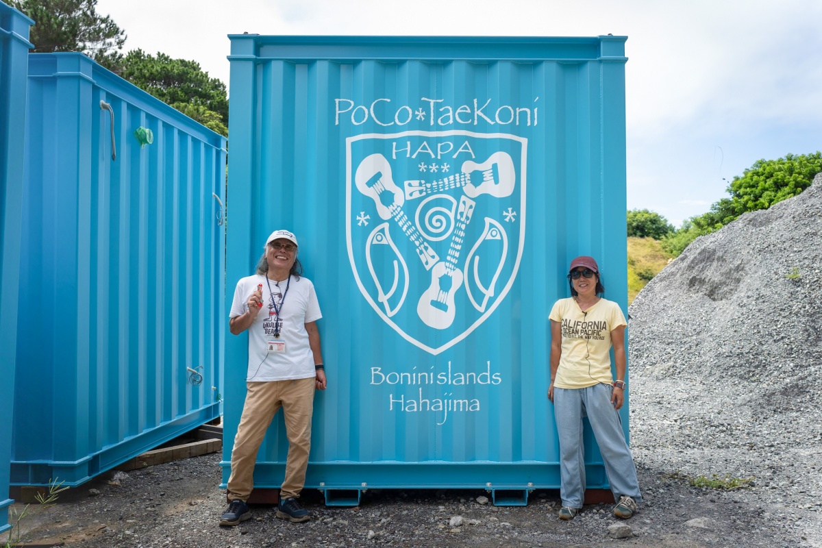 タエとコニ、島の人々と出会いから始まる物語