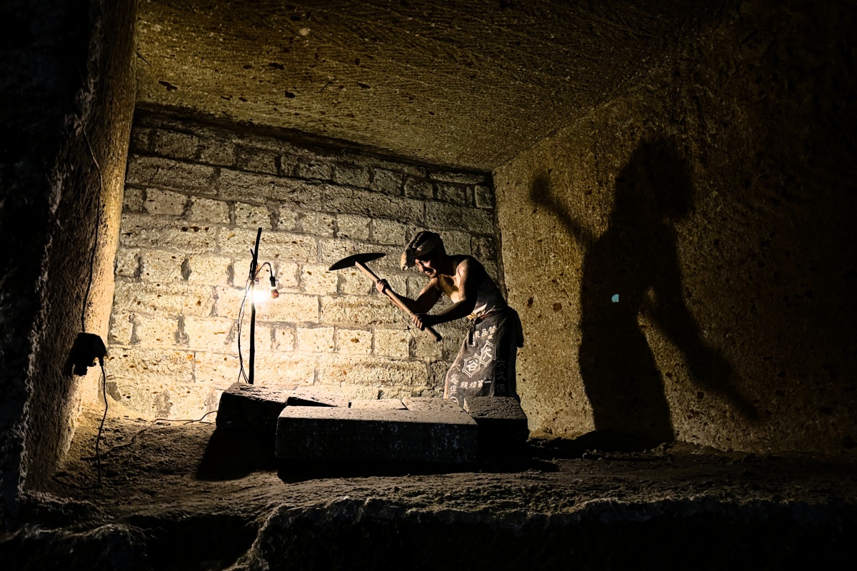 探索地下神殿般的石之聖地