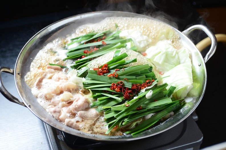 醬油風味的九州食材饗宴｜もつ鍋やましょう 博多本店
