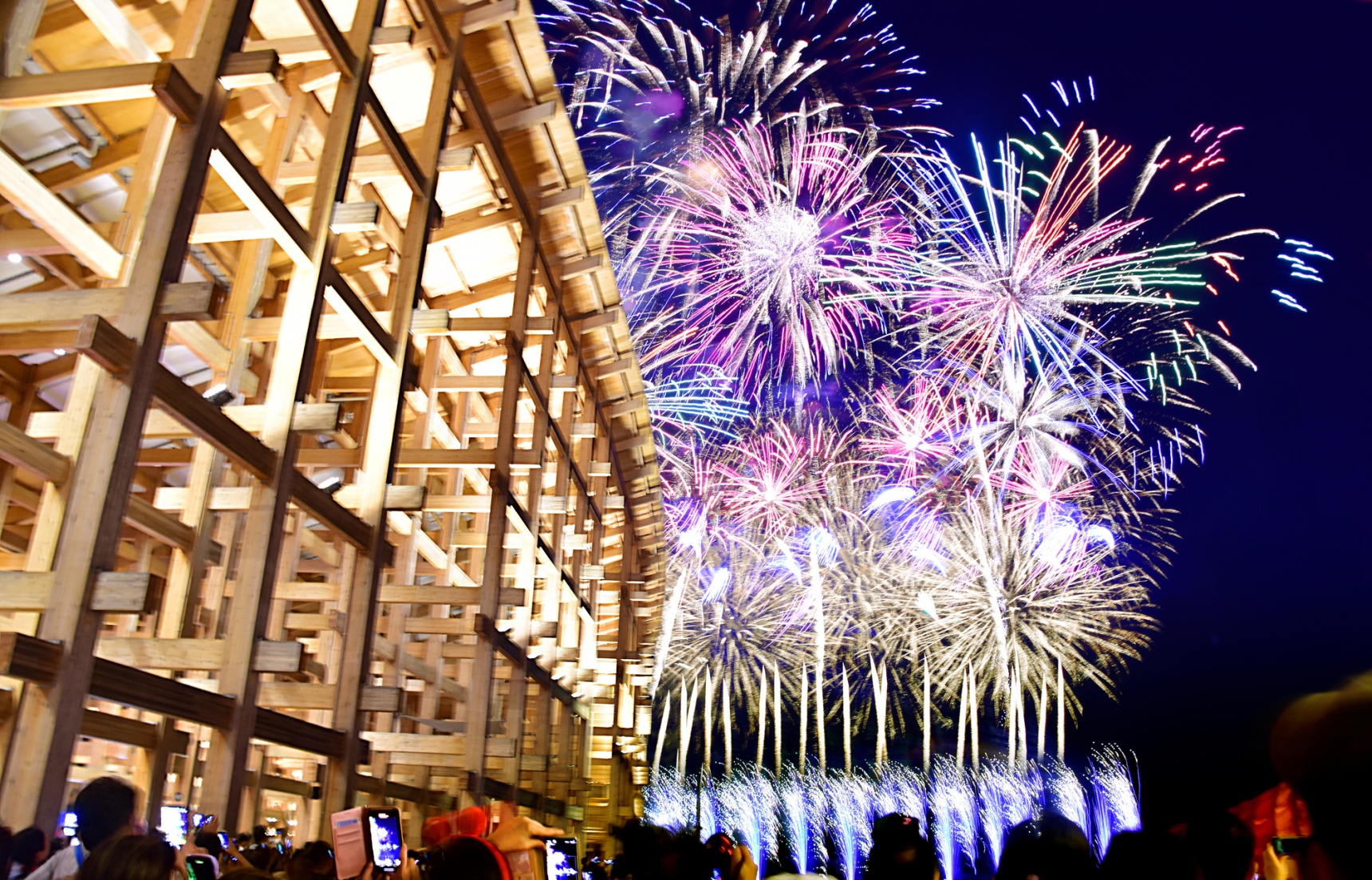 深度日本：2025日本流行语大赏揭晓！日本人这一年都在关注啥？