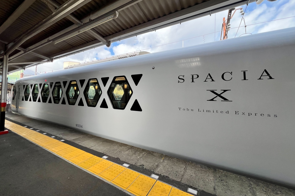 Day 1 : สนุกกับกิจกรรมเดินลุยหิมะหรือสโนว์ชู (Snowshoeing) ท่ามกลางธรรมชาติ คาเฟ่วิวทะเลสาบและภูเขา แล้วพักผ่อนที่โรงแรมประวัติศาสตร์ในนิกโก้