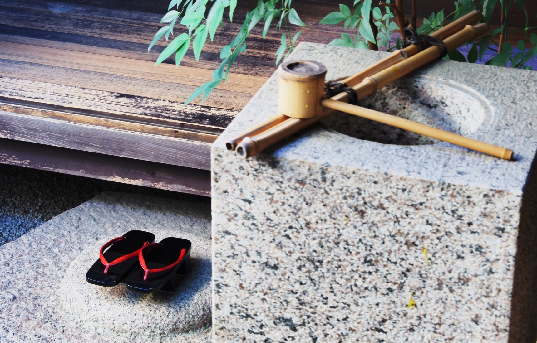 How to Properly Wear 'Geta'