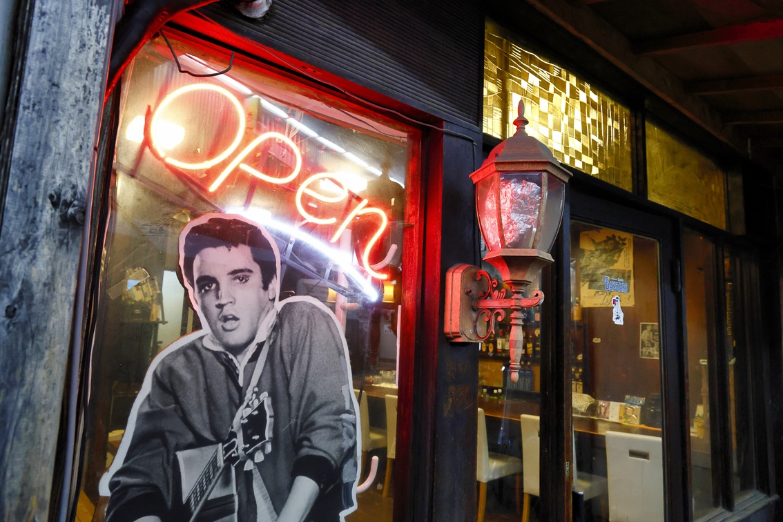 Eating and drinking into the night