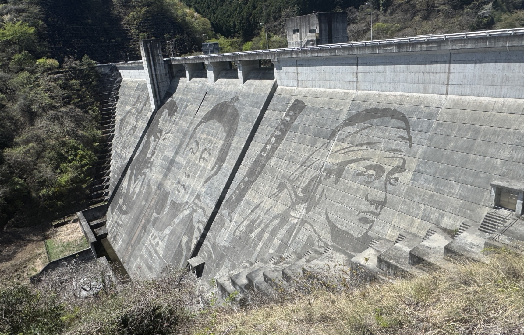 Giant Samurai Appear on a Dam in Ashikaga