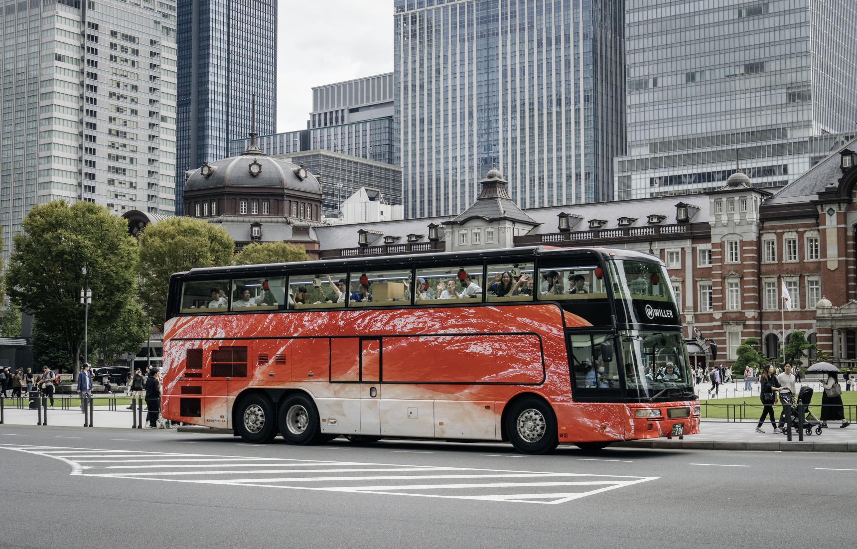 เริ่มให้บริการแล้ว! SUSHI BUS รถบัสซูชิ กินได้ไม่อั้นพร้อมชมวิวโตเกียวกลางกรุง